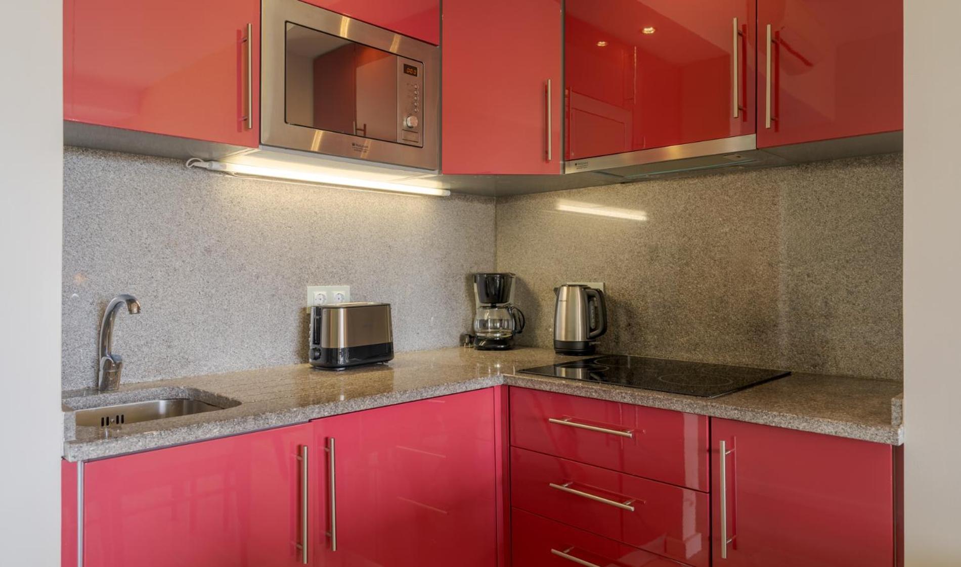 ペスタナ アルボール プライア ビーチ ＆ ゴルフ リゾート ホテル アルヴォル エクステリア 写真 A modern kitchen