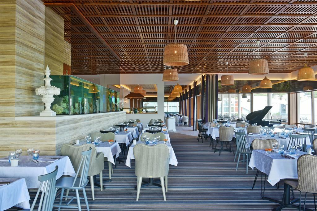 ペスタナ アルボール プライア ビーチ ＆ ゴルフ リゾート ホテル アルヴォル エクステリア 写真 Restaurant interior